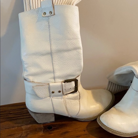 Boots - Picture 3 of 3